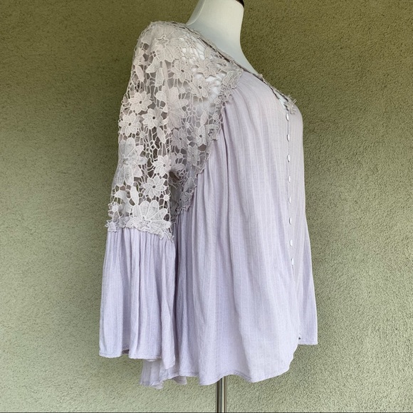 🔥5/$20🔥 Lace Light Lavender Blouse size L - Picture 5 of 12